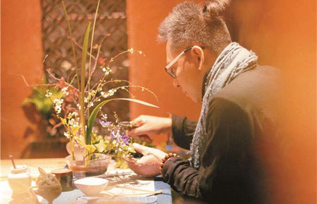 让传统插花回归生活 访“凡花侍”创始人吴永刚 让传统插花回归生活 访“凡花侍”创始人吴永刚