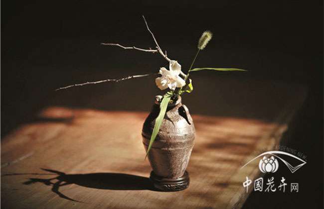 让传统插花回归生活 访“凡花侍”创始人吴永刚 让传统插花回归生活 访“凡花侍”创始人吴永刚