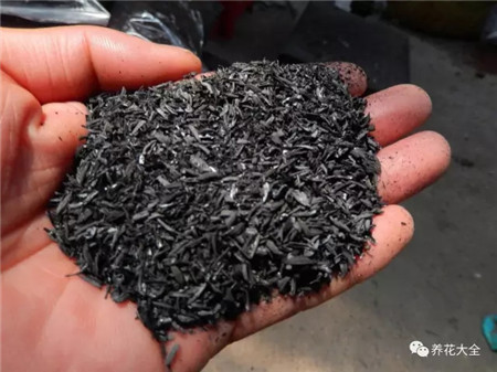 加入草木灰 加入草木灰