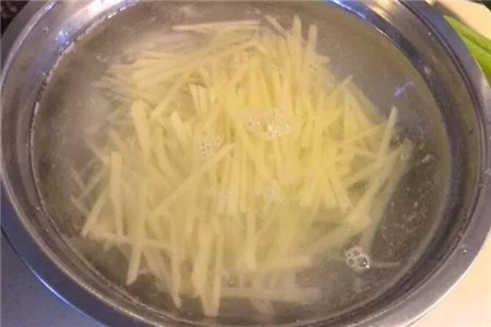 土豆丝泡水 土豆丝泡水
